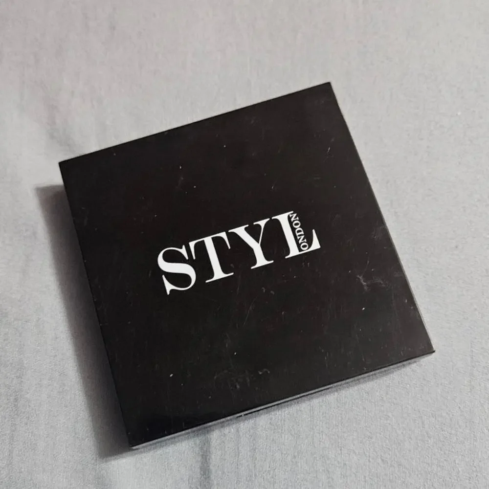 STYL Eaton Square Eyeshadow Palette ~ Paraben Free ~ Vitamin E ~ Mineral Base